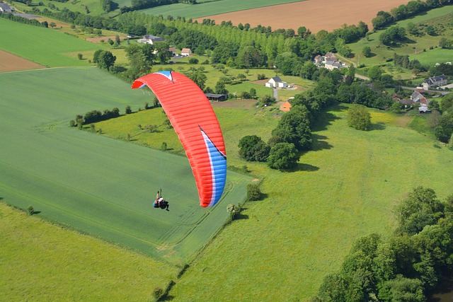 Himmelens ballet: En guide til paragliding i de franske alper